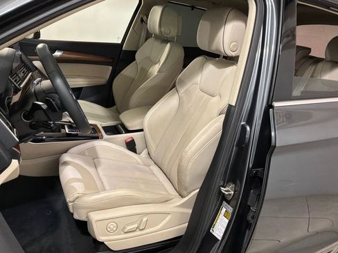 Used 2023 Audi Q5 2.0T Prestige w/ Prestige Package image 6