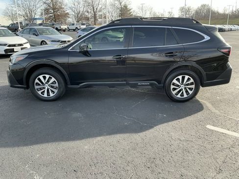 Used 2021 Subaru Outback Premium image 10