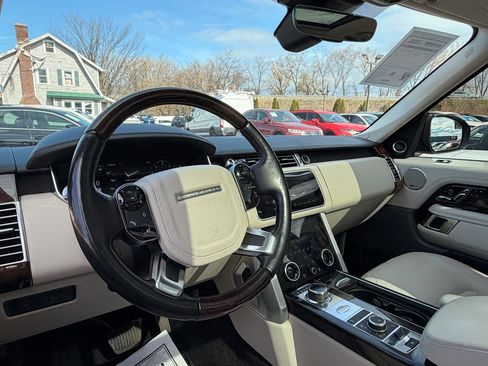 Used 2019 Land Rover Range Rover HSE image 10