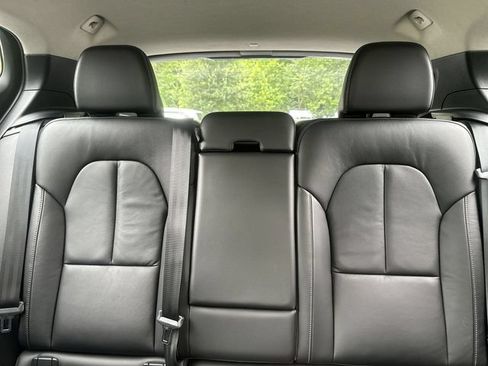 Used 2023 Volvo XC40 B5 Core w/ Convenience Package AWD/4WD image 28