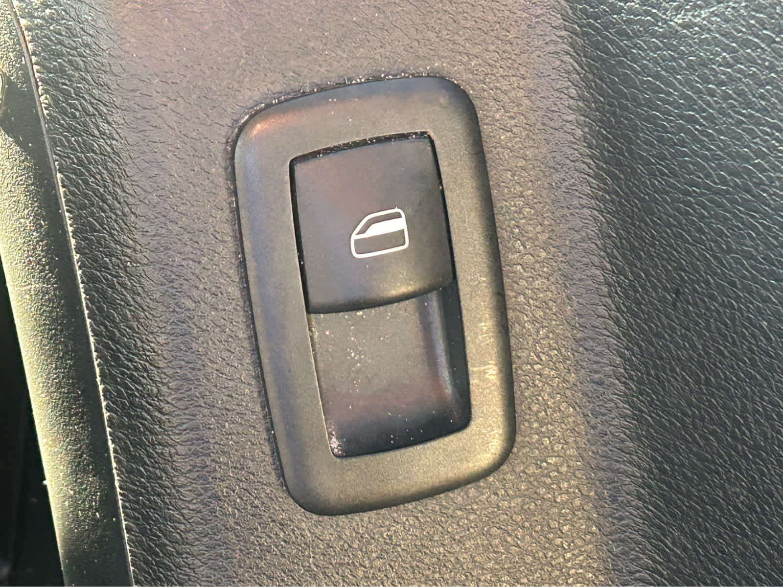 Used 2016 Chrysler Town & Country Touring FWD image 15