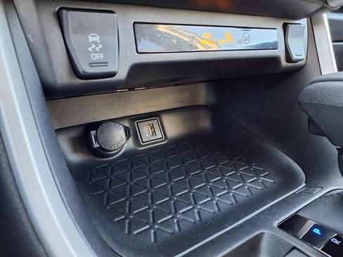 Used 2025 Toyota RAV4 XLE image 61