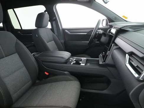 Used 2025 GMC Acadia Elevation image 32