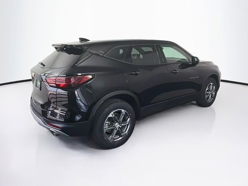 Used 2025 Chevrolet Blazer LT FWD image 9