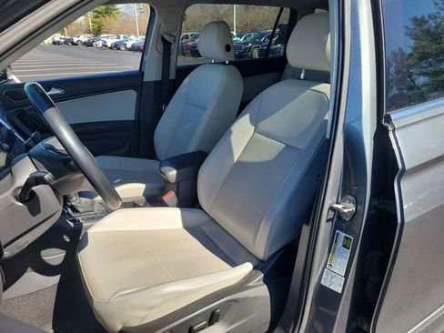Used 2018 Volkswagen Tiguan SEL image 19