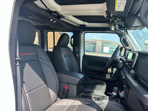Used 2024 Jeep Wrangler Unlimited Rubicon AWD/4WD image 12