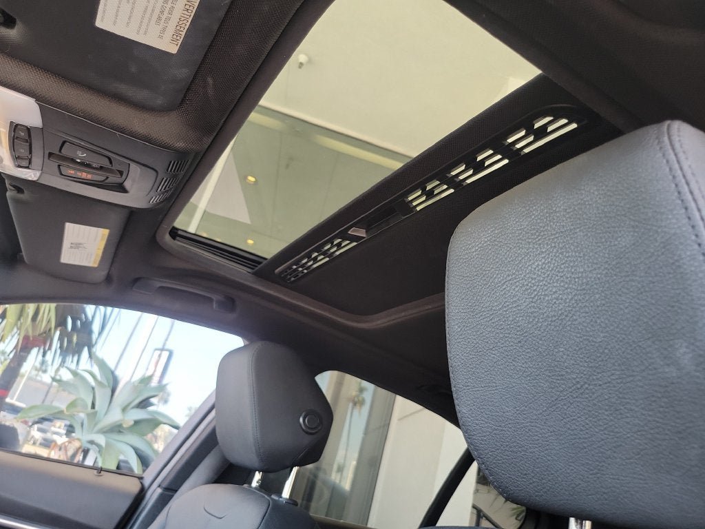 Used 2018 BMW 330i xDrive Sedan AWD/4WD image 32