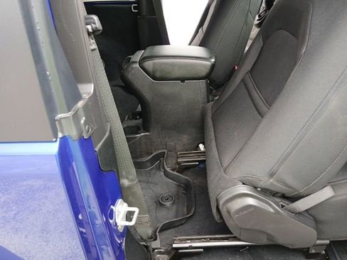 Used 2018 Jeep Wrangler Sport AWD/4WD image 16