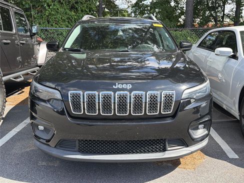 Used 2019 Jeep Cherokee Latitude w/ Popular Appearance Group FWD image 2