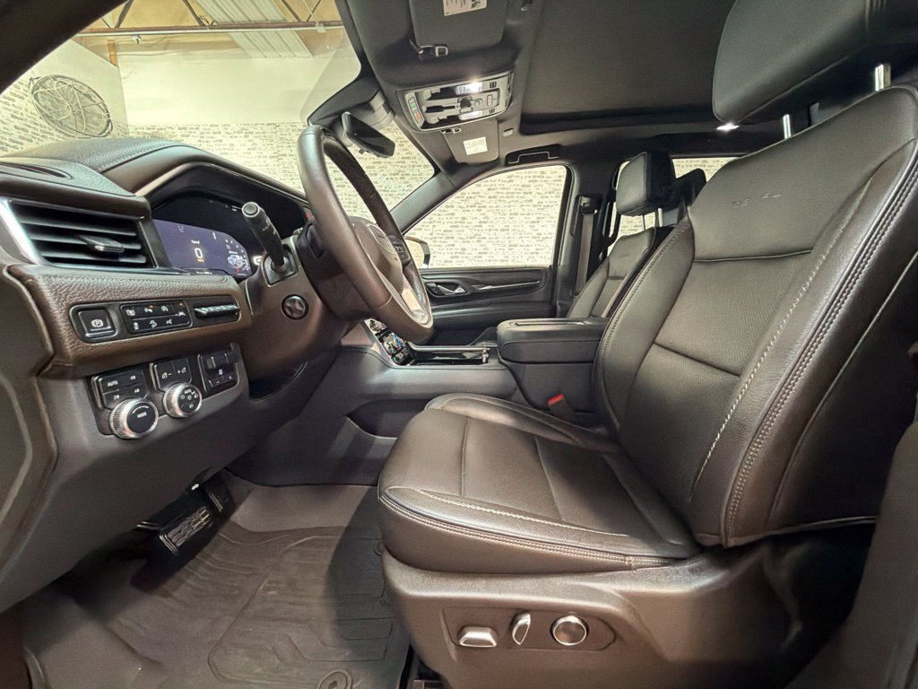 Used 2024 GMC Yukon Denali w/ Advanced Technology Package AWD/4WD image 27