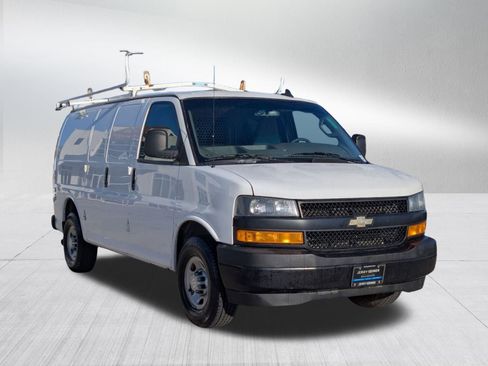 Used 2019 Chevrolet Express 3500 w/ Driver Convenience Package image 7