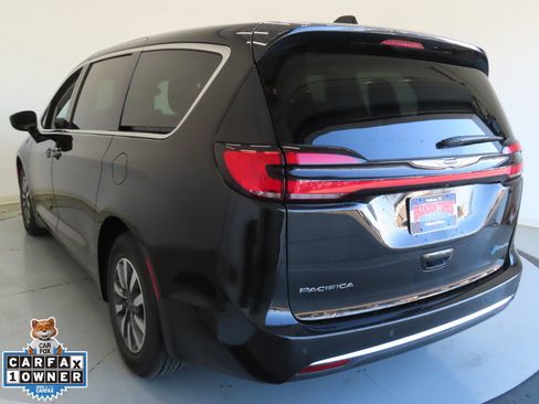 Used 2024 Chrysler Pacifica Select image 7