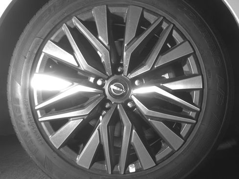 Used 2025 Nissan Altima 2.5 SV image 13