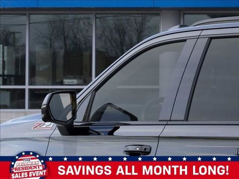 New 2026 Chevrolet Suburban Z71 image 12