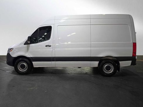 Used 2025 Mercedes-Benz Sprinter 2500 image 6