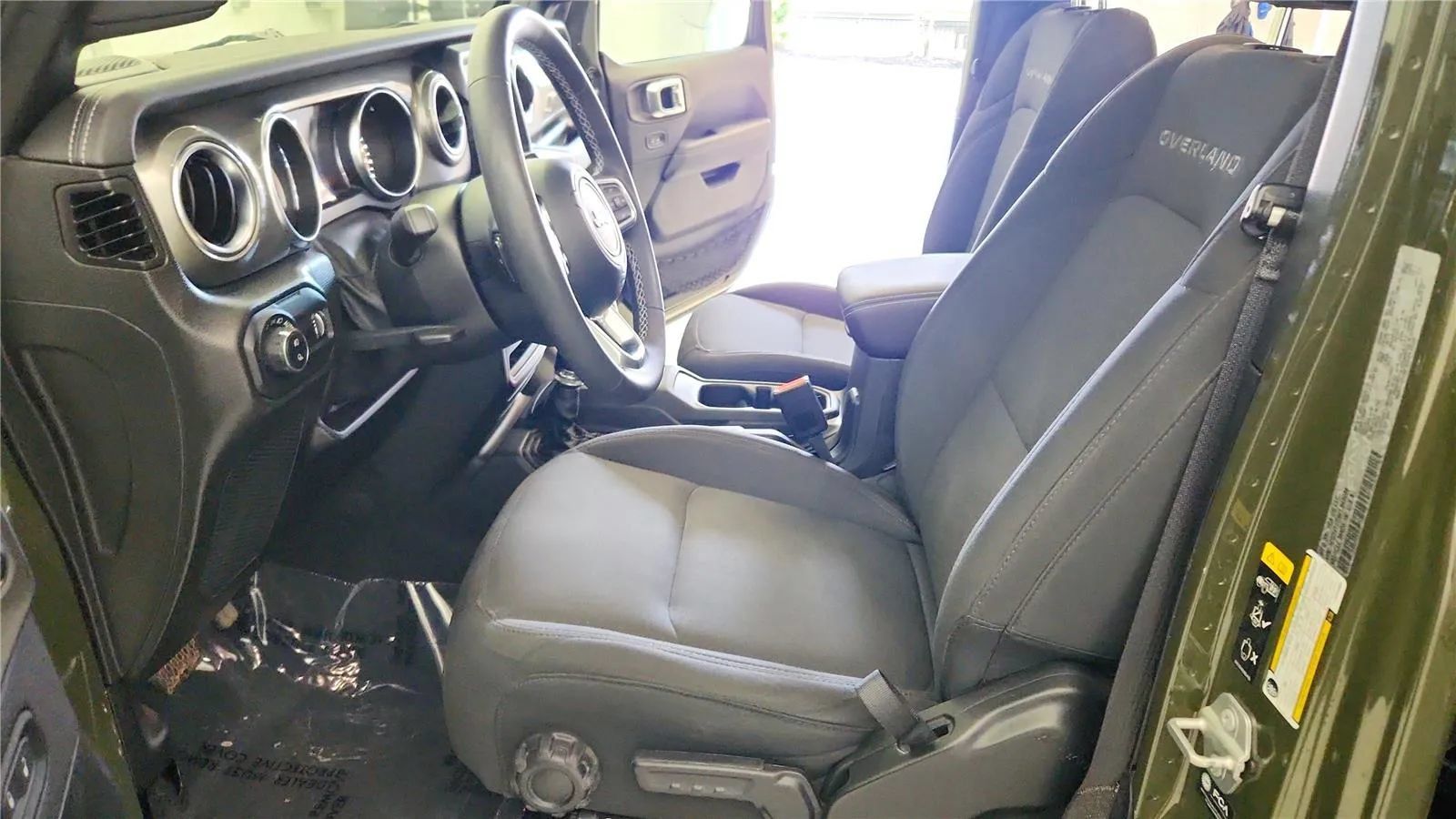 Used 2023 Jeep Gladiator Overland w/ Cold Weather Group AWD/4WD image 23