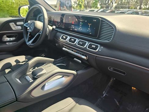 Used 2026 Mercedes-Benz GLS 450 4MATIC image 11
