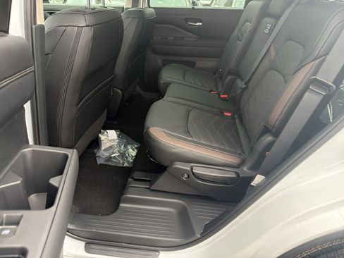 New 2025 Nissan Pathfinder Platinum w/ Cargo Package image 32