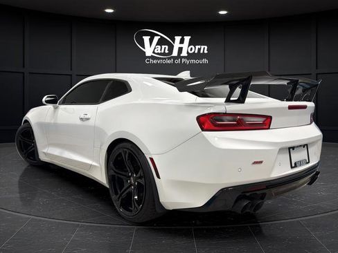 Used 2017 Chevrolet Camaro SS RWD image 5