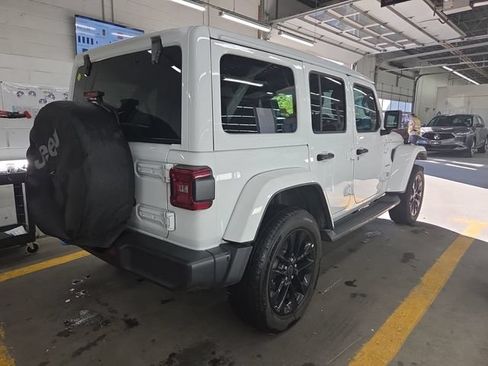 Used 2024 Jeep Wrangler Unlimited Sahara w/ Technology Group AWD/4WD image 3