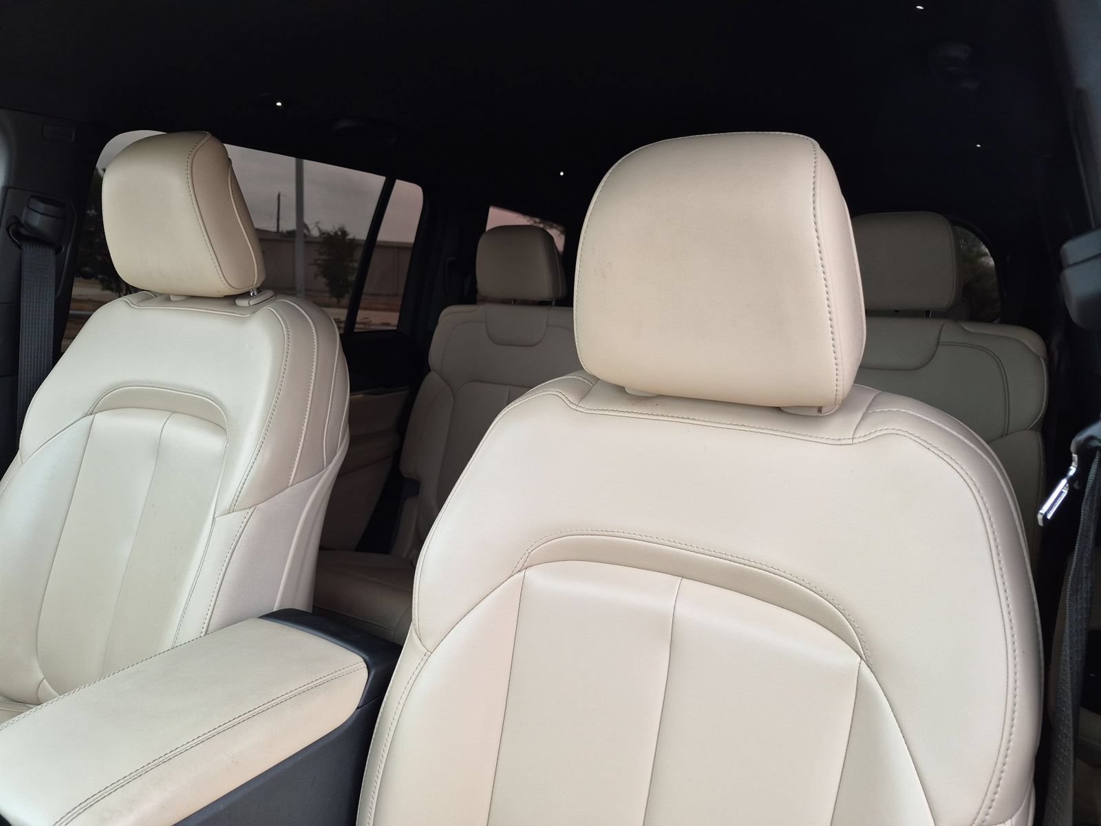 Used 2024 Jeep Grand Cherokee L Limited RWD image 12