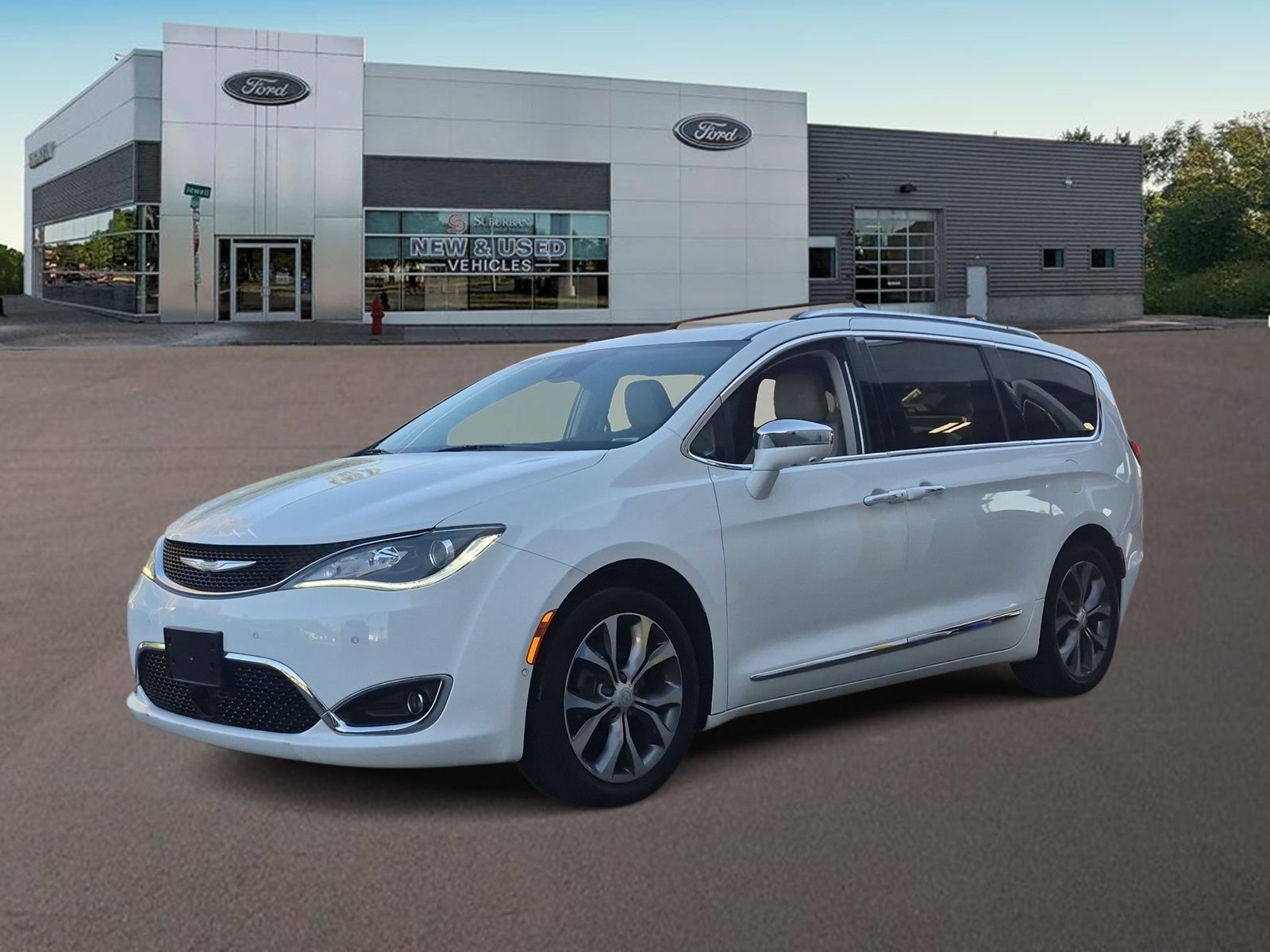 Used 2017 Chrysler Pacifica Limited FWD image 4