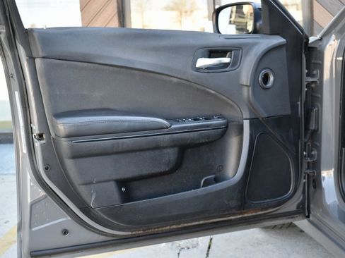 Used 2018 Dodge Charger SXT w/ Blacktop Package image 11