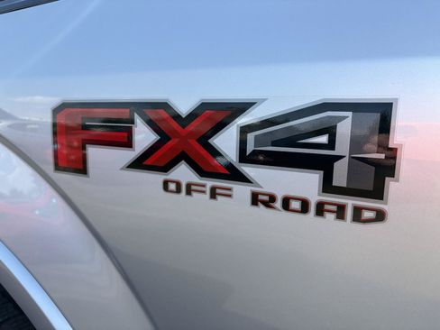 Used 2019 Ford F150 Lariat w/ Equipment Group 502A Luxury AWD/4WD image 8