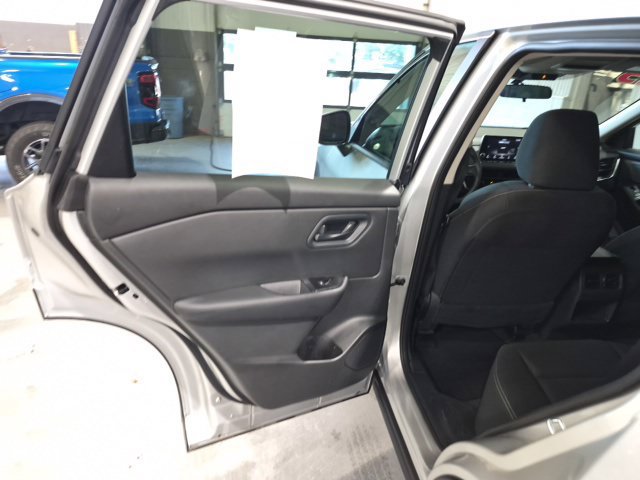 Used 2025 Nissan Rogue S AWD/4WD image 17