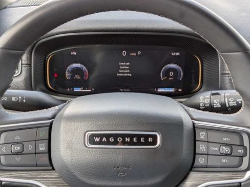 Certified 2024 Jeep Wagoneer Series II w/ Flexible Seating Group RWD image 27