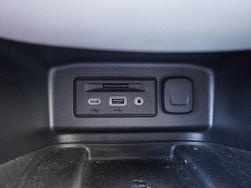 Used 2021 Chevrolet Equinox Premier image 30
