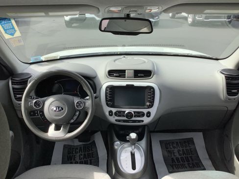 Used 2017 Kia Soul EV image 10