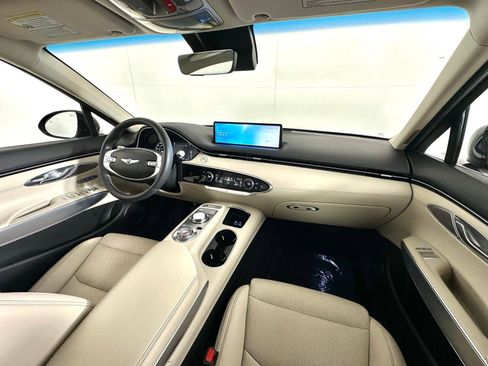 Used 2022 Genesis GV70 2.5T w/ Select Package AWD/4WD image 2