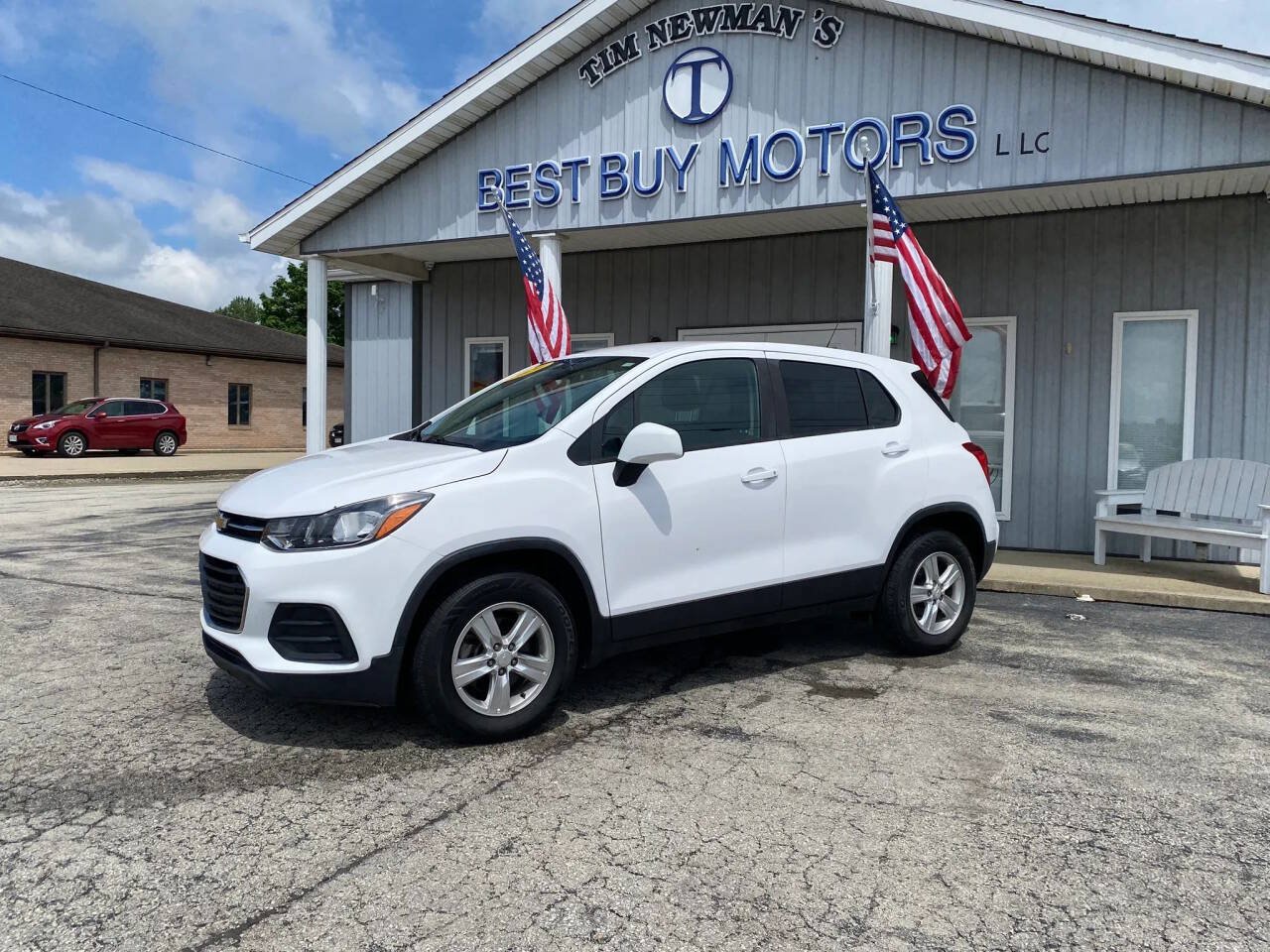 Used 2020 Chevrolet Trax LS w/ Tint and Cruise Package AWD/4WD image 1