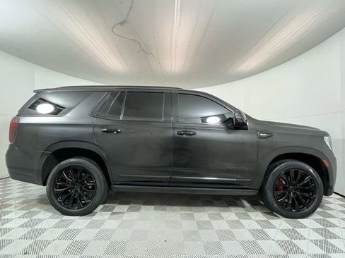 Used 2021 GMC Yukon Denali w/ Denali Premium Package image 9