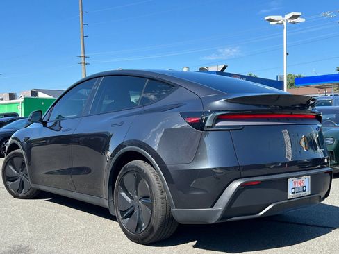 Used 2026 Tesla Model Y AWD image 11