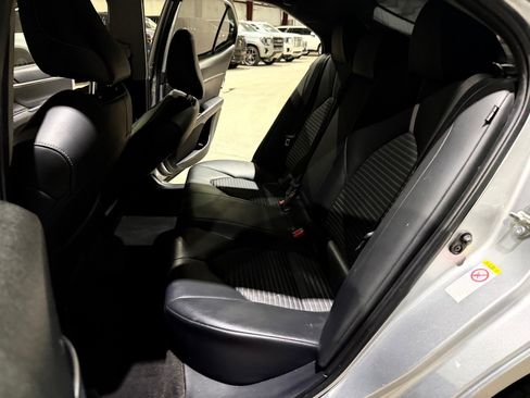 Used 2018 Toyota Camry SE FWD image 18