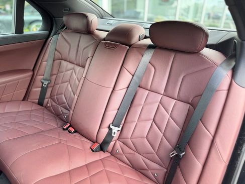 Used 2024 BMW 760i xDrive w/ Premium Package 2 image 36