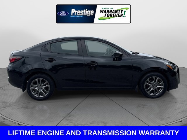 Used 2020 Toyota Yaris LE FWD image 3