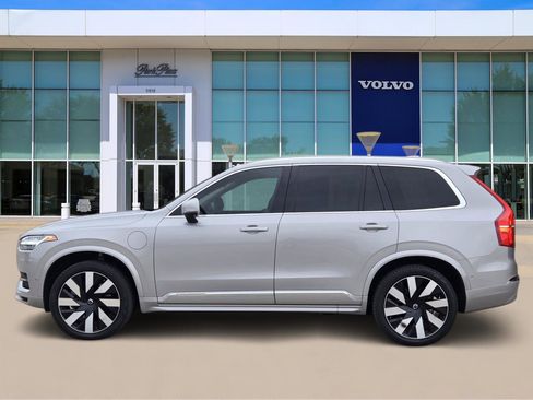 Used 2023 Volvo XC90 T8 Ultimate w/ Lounge Package image 3
