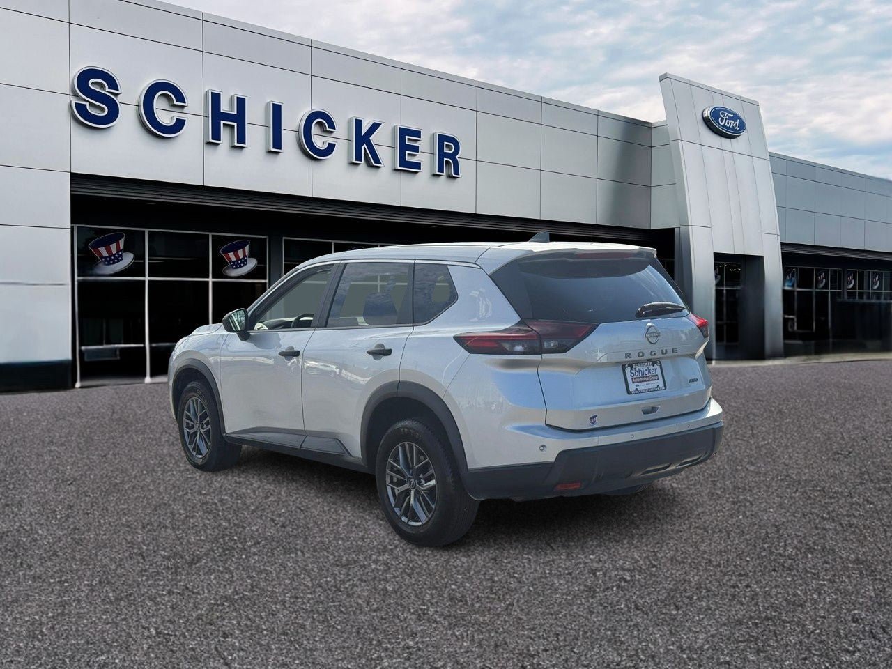 Used 2024 Nissan Rogue S AWD/4WD image 3