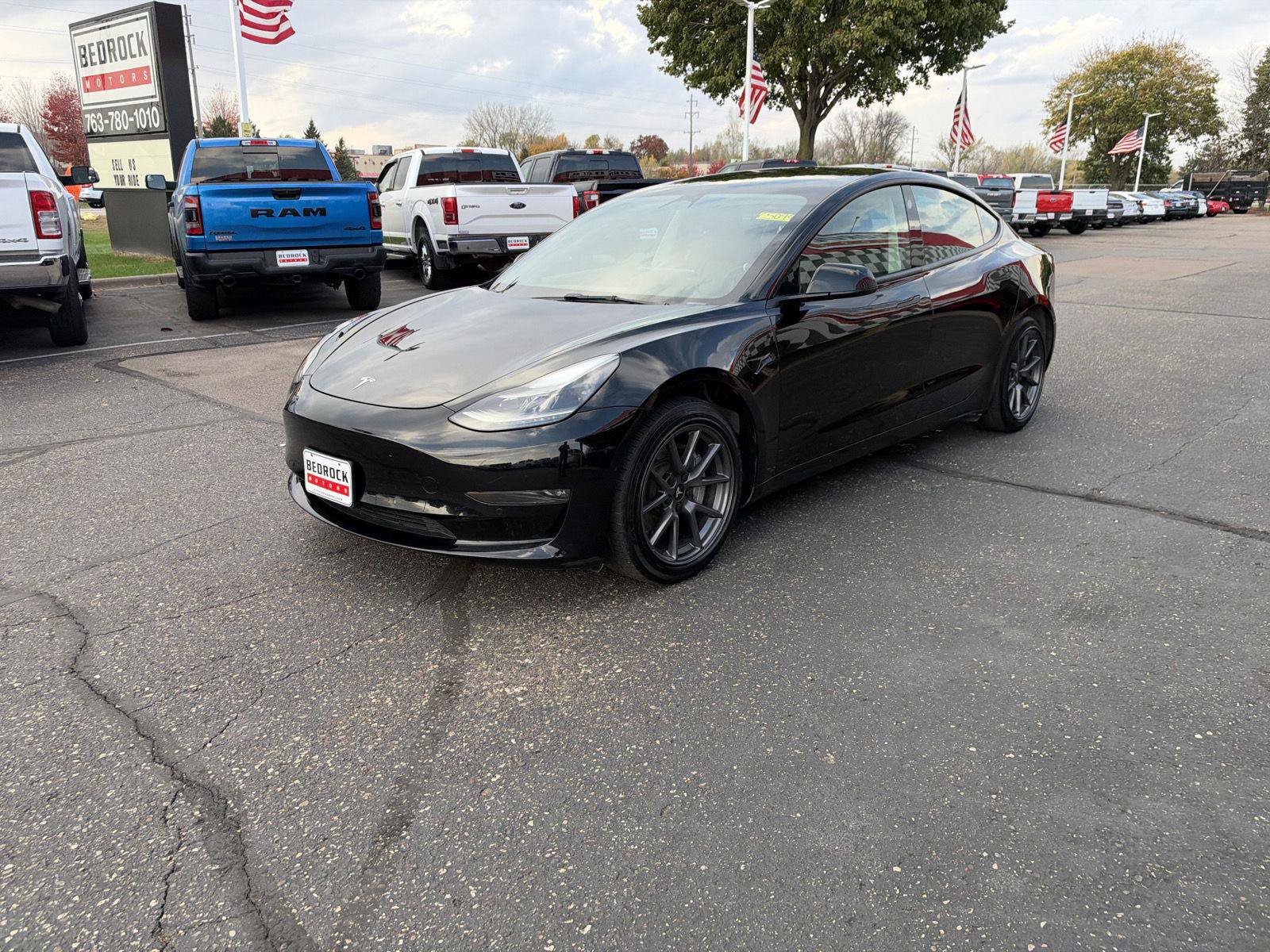 Used 2022 Tesla Model 3 Long Range AWD/4WD image 3
