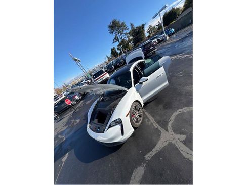 Used 2020 Porsche Taycan 4S image 31