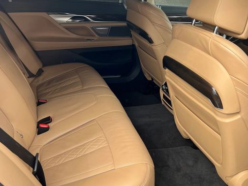 Used 2022 BMW 740i image 20