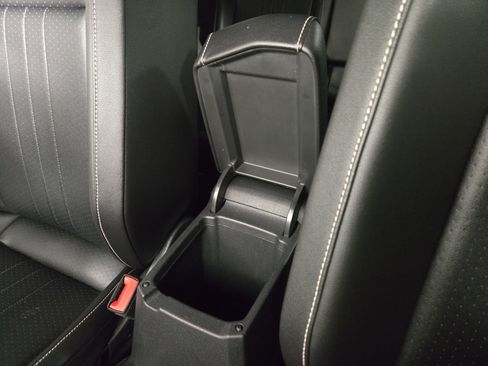 Used 2022 Volkswagen Tiguan SE image 27