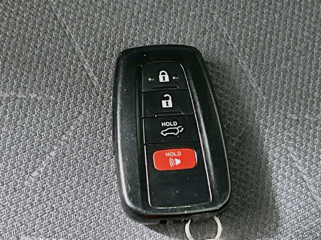 Used 2024 Toyota RAV4 XLE w/ Convenience Package FWD image 33