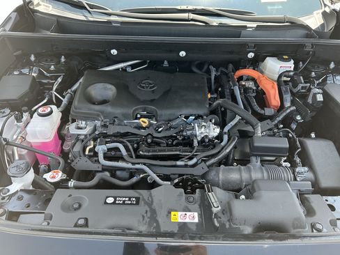 Used 2025 Toyota RAV4 XLE AWD/4WD image 12
