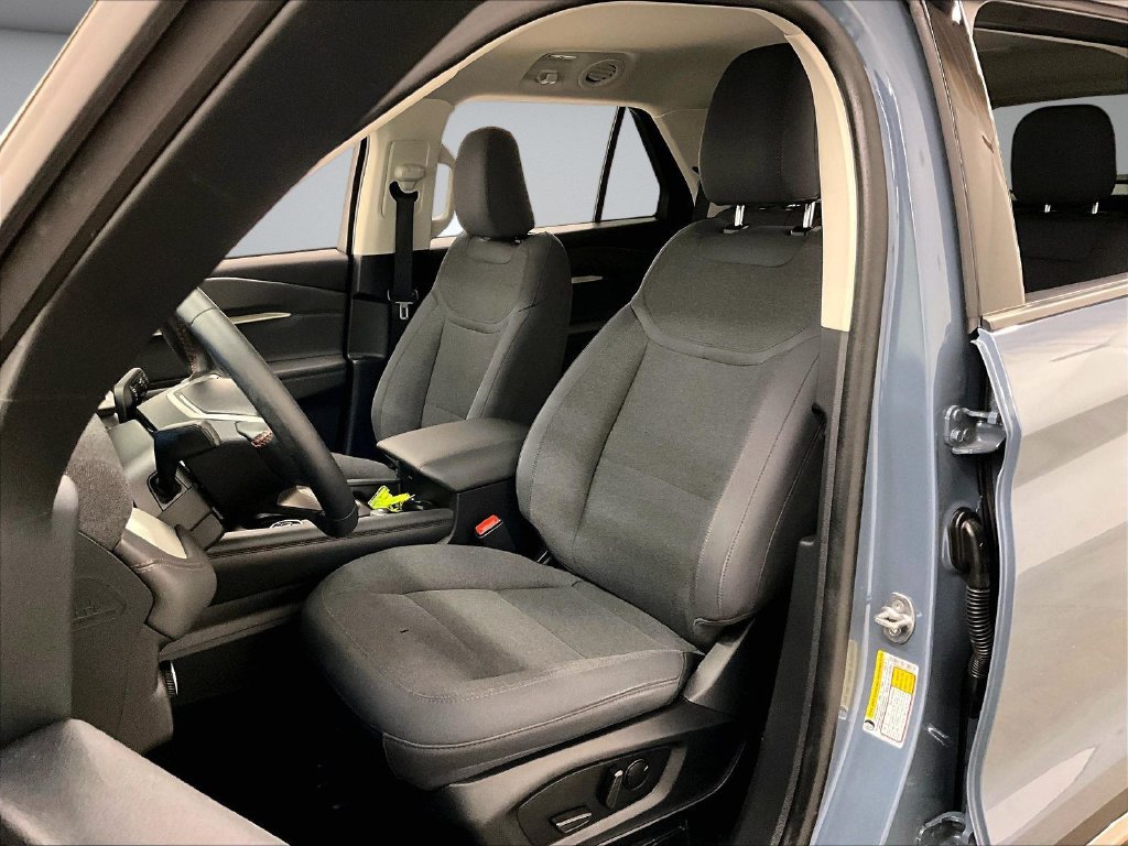 Used 2025 Ford Explorer Active AWD/4WD image 21