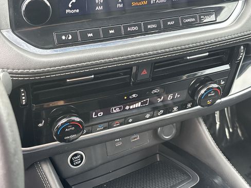 Used 2023 Nissan Rogue SL w/ SL Premium Package FWD image 16