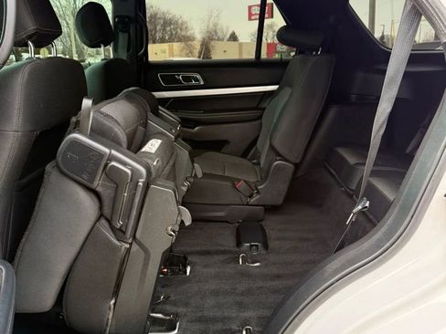 Used 2017 Ford Explorer XLT image 13